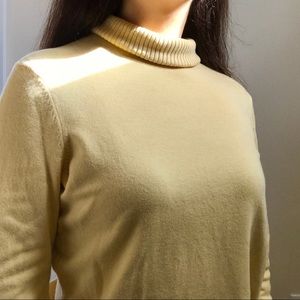 🦋Yellow Talbots TurtleNeck Sweater Women’s M